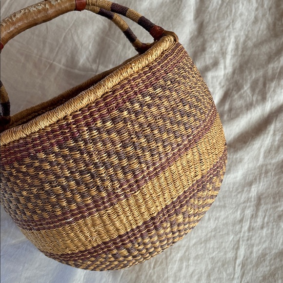 Large Vintage Market Basket - Picture 2 of 9